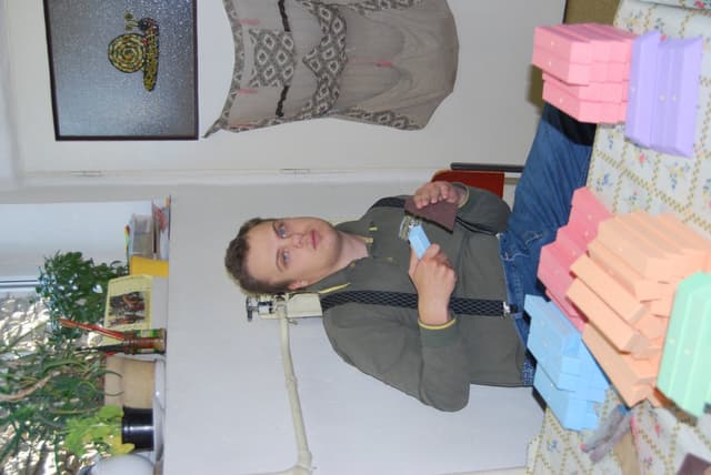 Natírání a broušení dřevěných hraček